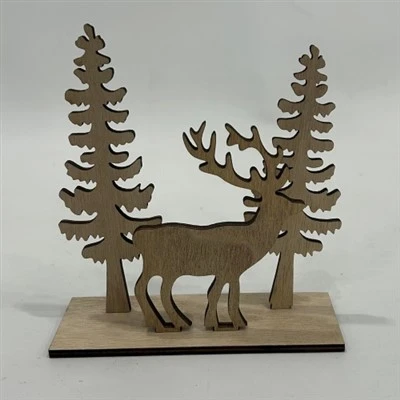 Decoración de bosque de ciervos y pinos