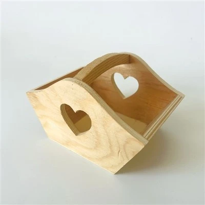 Cesta de corazón de madera