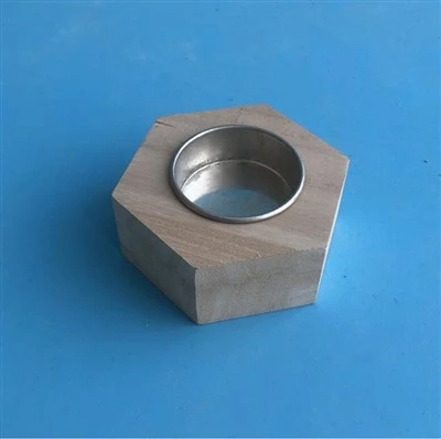 Candelabro hexagonal de madera