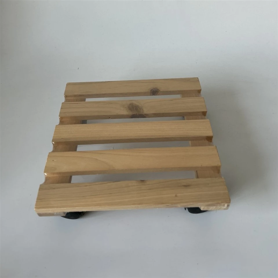 Soporte de macetas de madera en movimiento