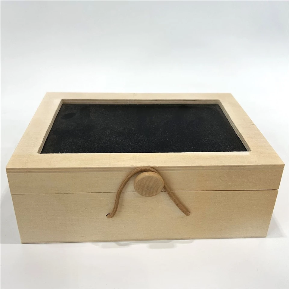 Caja de ahorro de madera con pizarra